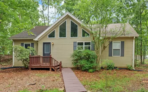 370 Paradise Point Rd, Hartwell, GA 30643