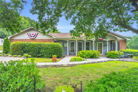 500 Foster Cir, Iva, SC 29655