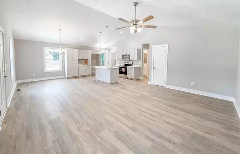 Living - 330 Code Cir, Seneca, SC 29678 photo 3 of 4