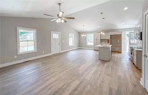 Living - 330 Code Cir, Seneca, SC 29678 photo 2 of 4