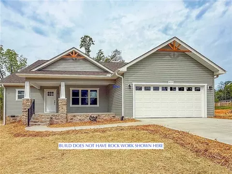 334 Code Cir, Seneca, SC 29678