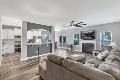 205 Avendell Dr, Easley, SC 29642 photo 9