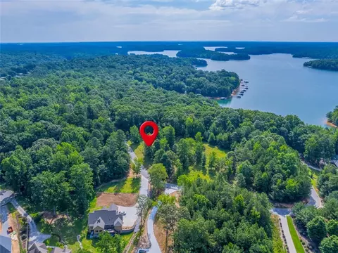461 Overlook Dr, Fair Play, SC 29643