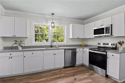 Kitchen - 105 Ryan St, Easley, SC 29642 photo 2 of 4