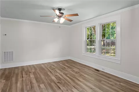 Living - 105 Ryan St, Easley, SC 29642 photo 2 of 6