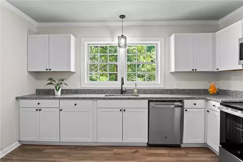 Kitchen - 105 Ryan St, Easley, SC 29642 photo 3 of 4