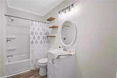 Bath - 105 Ryan St, Easley, SC 29642 photo 3 of 3