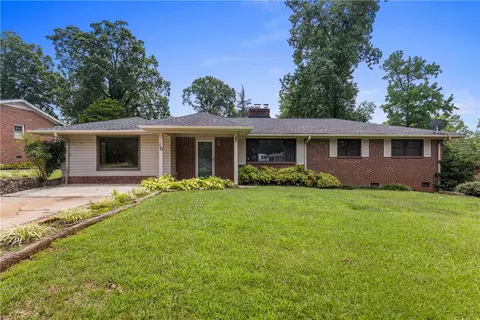 16 Conway Dr, Greenville, SC 29615