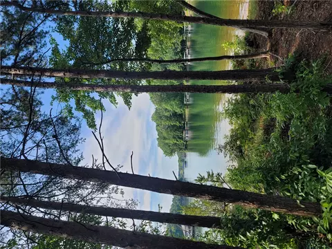 713 Bay Harbor Ln, Seneca, SC 29672