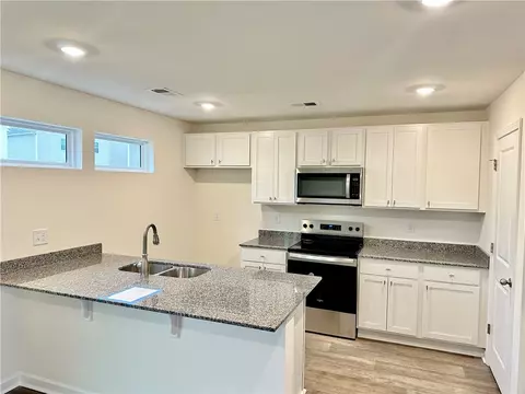 Kitchen - 548 Seaborn Cir, Pendleton, SC 29670 photo 2 of 3