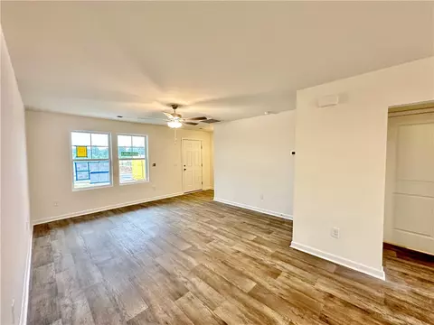 Living - 548 Seaborn Cir, Pendleton, SC 29670 photo 3 of 3