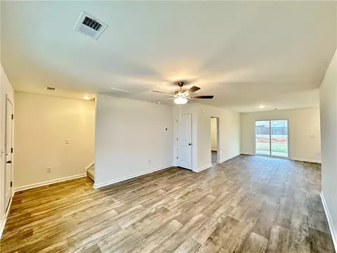 Living - 548 Seaborn Cir, Pendleton, SC 29670 photo 2 of 3