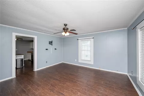 Living - 200 Maplecroft St, Liberty, SC 29657 photo 3 of 4