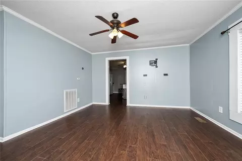 Living - 200 Maplecroft St, Liberty, SC 29657 photo 2 of 4