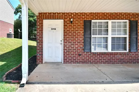 225 Springfield Cir, Easley, SC 29642 photo 2