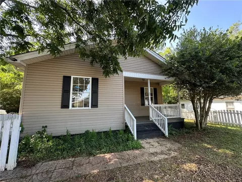 42 Sirrine St, Seneca, SC 29678