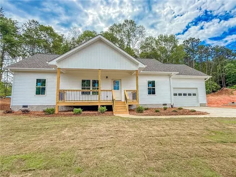 222 Simpson St, Westminster, SC 29693