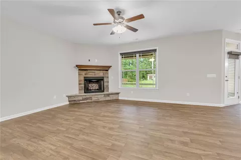 Living - 413 Oak Ridge Pl, Easley, SC 29642 photo 2 of 3