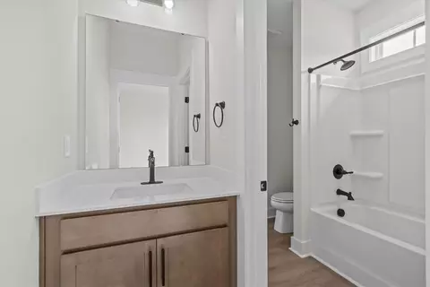 Bath - 209 Summerall Ln, Seneca, SC 29678 photo 4 of 5
