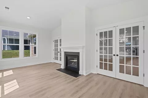 Living - 209 Summerall Ln, Seneca, SC 29678 photo 4 of 5