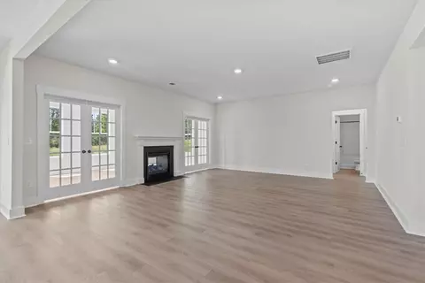 Living - 209 Summerall Ln, Seneca, SC 29678 photo 2 of 5