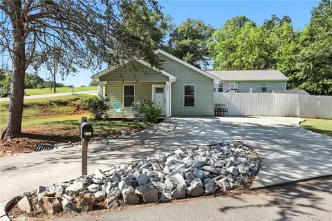 420 N Johnson St, Walhalla, SC 29691