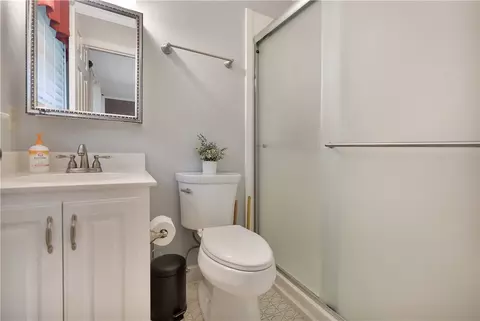 Bath - 1402 Stonehurst Dr, Anderson, SC 29621 photo 2 of 2