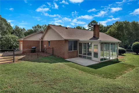 Exterior - 1402 Stonehurst Dr, Anderson, SC 29621 photo 4 of 6