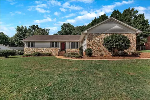1402 Stonehurst Dr, Anderson, SC 29621
