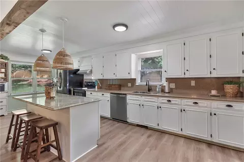 Kitchen - 1402 Stonehurst Dr, Anderson, SC 29621 photo 2 of 3
