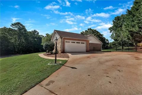 Exterior - 1402 Stonehurst Dr, Anderson, SC 29621 photo 6 of 6