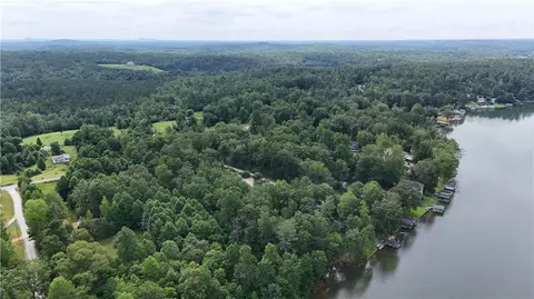 533 Sleepy Hollow Ct, Tamassee, SC 29686