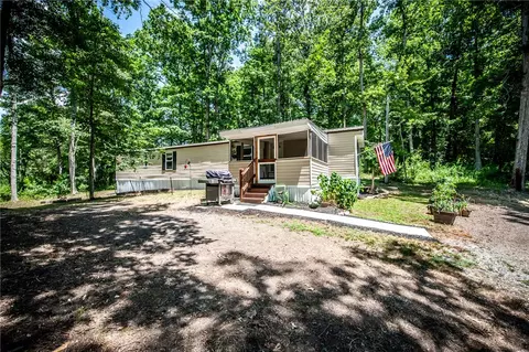 122 Westgate Dr, Westminster, SC 29693