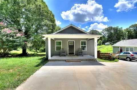412 N Spring St, Walhalla, SC 29691