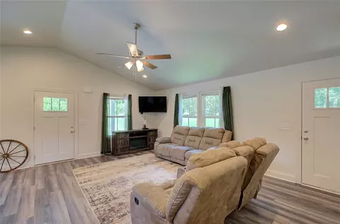 Living - 412 N Spring St, Walhalla, SC 29691 photo 3 of 5