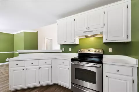 Kitchen - 7 Four Leaf Ct, Pelzer, SC 29669 photo 3 of 3