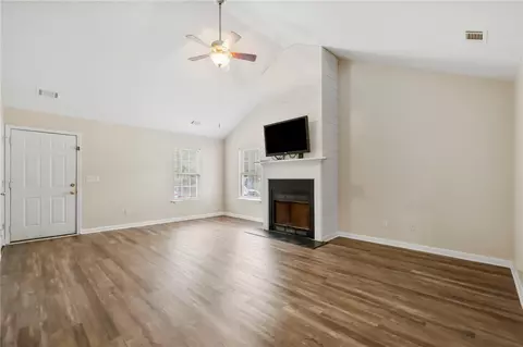 Living - 7 Four Leaf Ct, Pelzer, SC 29669 photo 2 of 3
