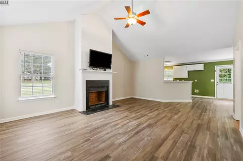 Living - 7 Four Leaf Ct, Pelzer, SC 29669 photo 1 of 3