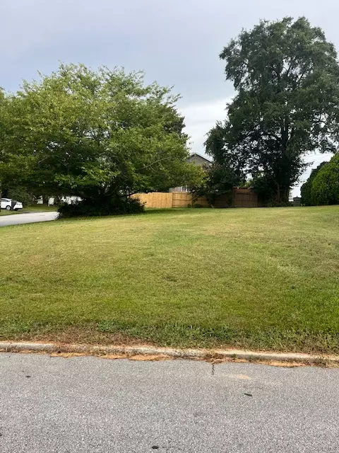 320 Jaynes St, Walhalla, SC 29691