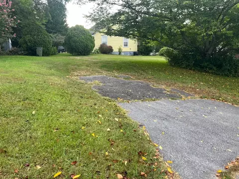 320 Jaynes St, Walhalla, SC 29691 photo 5