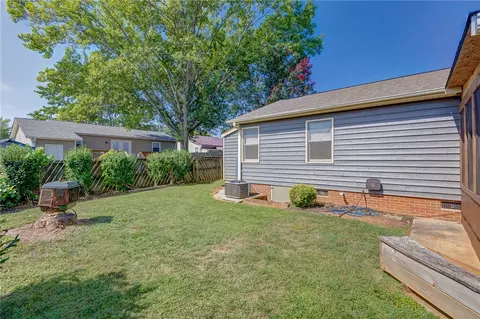 Exterior - 105 Flagstone Dr, Easley, SC 29642 photo 9 of 13