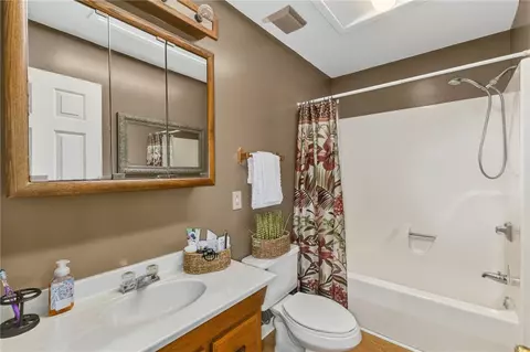 Bath - 105 Flagstone Dr, Easley, SC 29642 photo 2 of 2