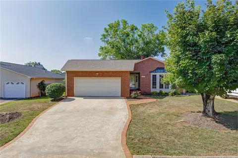 Exterior - 105 Flagstone Dr, Easley, SC 29642 photo 2 of 13