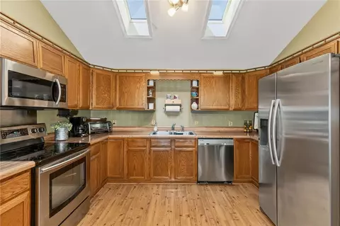 Kitchen - 105 Flagstone Dr, Easley, SC 29642 photo 3 of 4