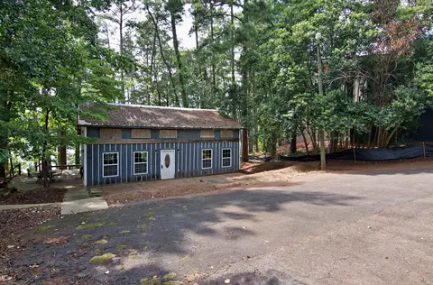 406 Dogwood Ln, Townville, SC 29689