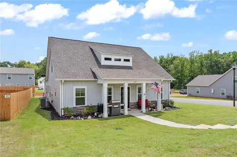 1044 Fairfield Dr, Seneca, SC 29678