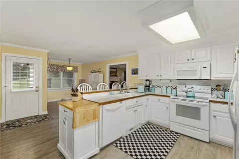 Kitchen - 206 Killarney Way, Easley, SC 29642 photo 2 of 2