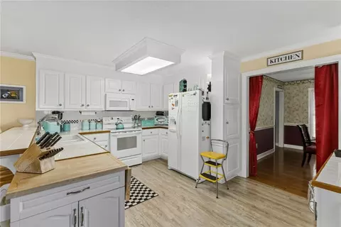 Kitchen - 206 Killarney Way, Easley, SC 29642 photo 1 of 2