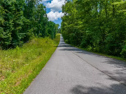 132 E Avondale Dr, Westminster, SC 29693 photo 3