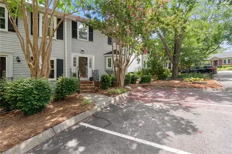 900 N Main St #7, Greenville, SC 29609